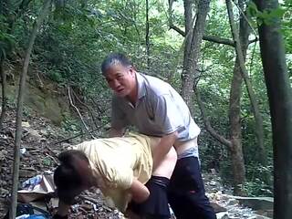 中国的 爸: 夹 猎人 管 高清晰度 色情 视频 7e