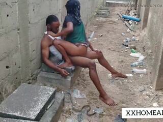 Afrikansk stor kuk blir en ritt till den heavens av en gata prostituterad | xhamster