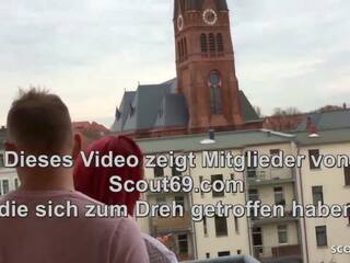 Rödhårig tyska tonårs harlot fan klient och låt kissa på henne