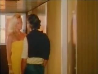 Blutjunge Liebesschulerinnen 1981, Free Porn 4c